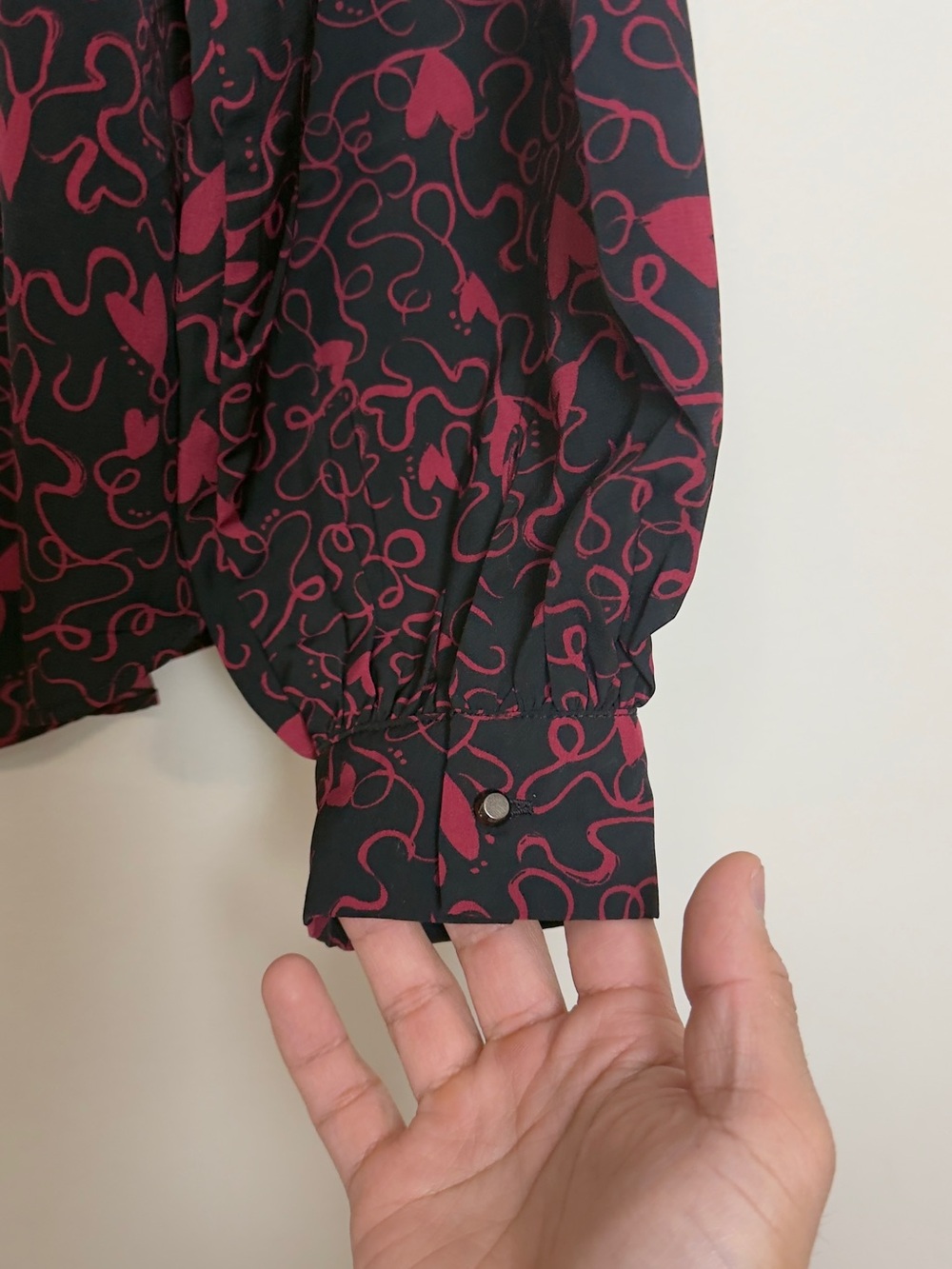 RW&CO Black Heart Print Blouse Medium Long Sleeve V-Neck Romantic Valentine Top - Picture 3 of 8